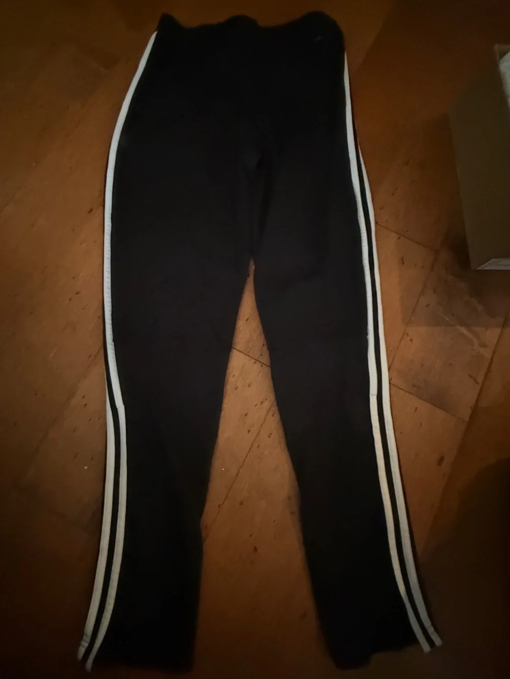 Adidas youth 3 stripe bottom zip jogger pants, sz L 13-14Y, guc